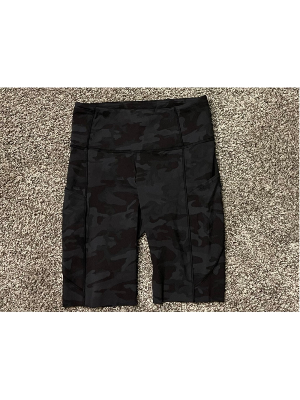 Lululemon Women's Fast and Free Short, Size 6, 10” Inseam, Camo, EUC